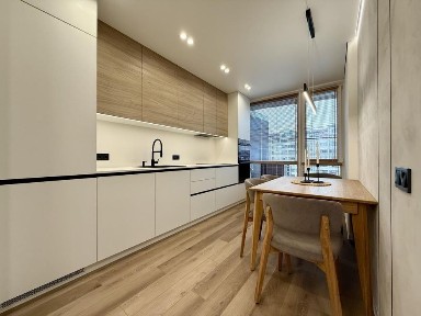 Продається 2-к. кв. з кухнею-студією в центрі Івано-Франківська!