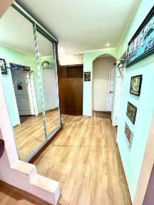 Продаю 3 кімнатну на Київській