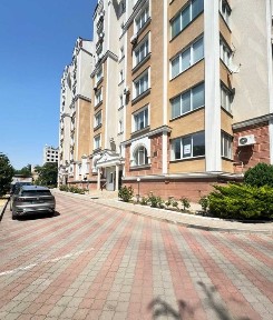 Элитный офис на Французском бульваре - фасад, престиж, комфорт.