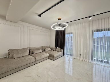 Продається котедж у ЖК «Марморозький» з меблями / 5 хв до ТЦ Майдан