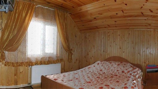 Здається будиночок подобово на 6 осіб.