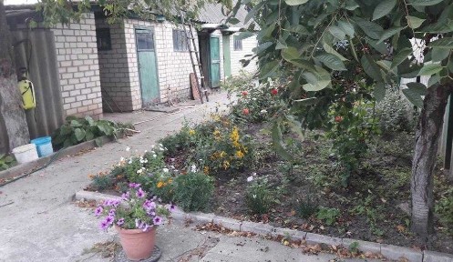 Продам цегляний будинок в центрі Дергачів