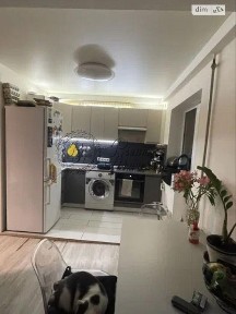 Продаж однокімнатної квартири-гостинки з видом ТРЦ 