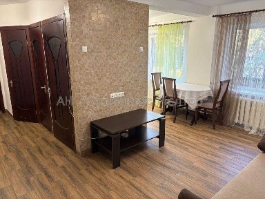 Продаж 2-к квартири з євроремонтом, меблями та технікой