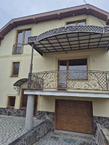 Продаж будинку на набережній.