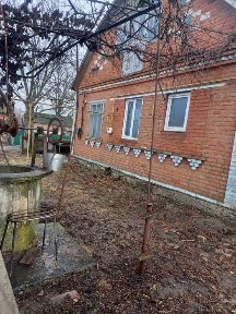 Продається будинок. м. Турбів. Ділянка-12с. Господарські будівлі.