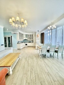 Аренда трехкомнатной квартиры на Французском бульваре.