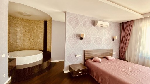 Продам без комиссии. 3-х комнатную квартиру с террасой!