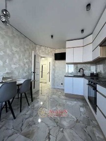 Продам 1 ком квартиру полностью укомплектована мебелью и техникой !