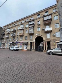 Продам сталинку в Центре города