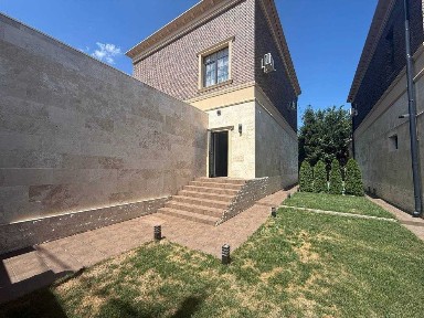 Новый дом с бассейном и дизайнерским ремонтом - ул. Толбухина, Одесса.