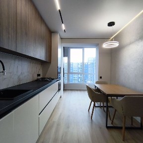 Продам укомплектовану 1-кімнатну квартиру в центрі!