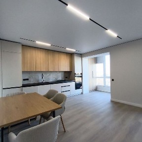 Продам укомплектовану 2-кімнатну квартиру в центрі!