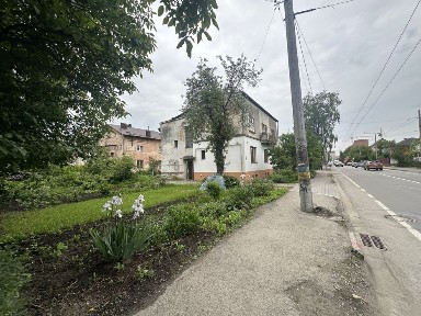 2к квартира в центрі + ділянка