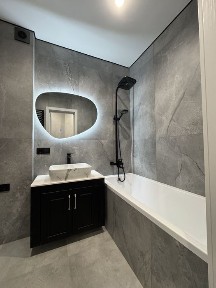 Продається новобудова 3- кімн район Майдану з ремонтом меблями