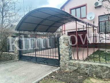 Продається розкішний будинок в р-ні університету