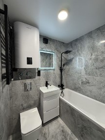 МОЖНА ПІД Є ВІДНОВЛЕННЯ Продам 2 кімнатну квартиру вул НЕБЕСНОЇ СОТНІ