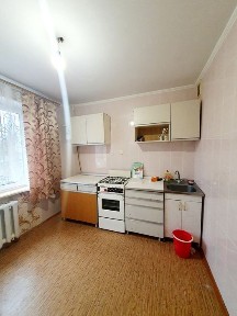 1 кім. кв р-н ПЗР вул. В. Вергая.