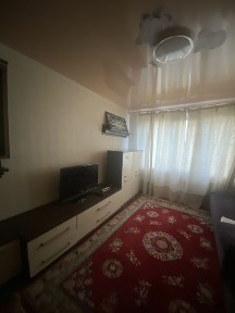 Продам квартиру 3 кімнати вторичка Центр вишневого