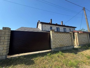 В продажу будинок-дуплекс на 2 родини