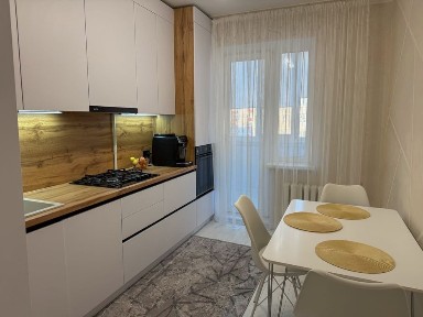 Класна 3-к квартира в топ локації. Повністю укомплектована.