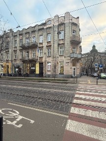 Продаж просторої квартири в австрійському будинку, вул. С.Бандери