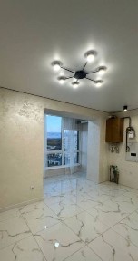 Продається двокімнатна квартира з сучасним ремонтом.