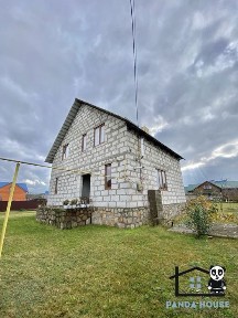 Продається затишний будинок, неподалік від центру міста.