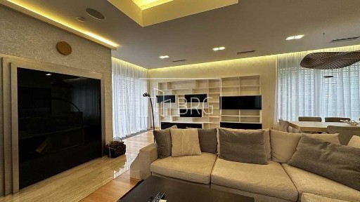 Аренда дома с бомбоубежищем и бассейном центр Печерск без комиссии