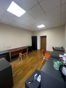 Здається в оренду офісне приміщення по вул. Коновальця