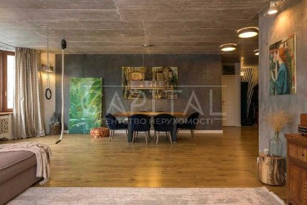 Простора 4-кімнатна квартира 152 м² Окрема кухня