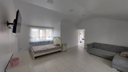 Продам 1-кімнатну квартиру. Пр-т Незалежності, 5.