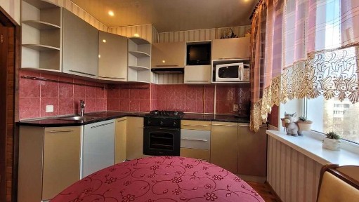 Сдам однокомнатную Чешку на Таирова.