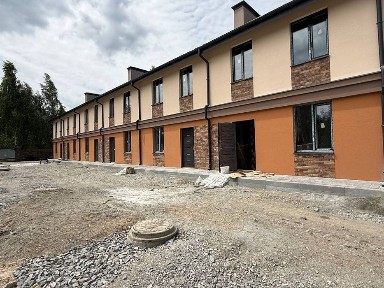 Таунхаус збудований, поруч з Авенір Плаза, зручний виїзд у Київ!