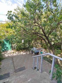 Компактний будинок біля озера