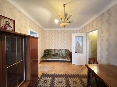 Продам 2к квартиру возле м. Ботанический Сад