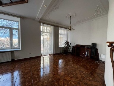 Оренда квартири під офіс | 140 м² + 2 комори