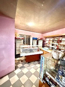 Продам здание целое под бизнес, красная линия