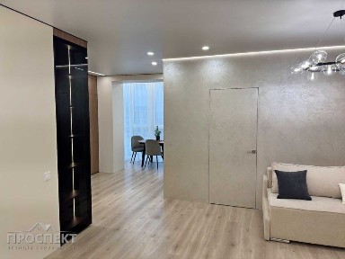 Нова сучасна квартира у новому будинку. центральна частина міста