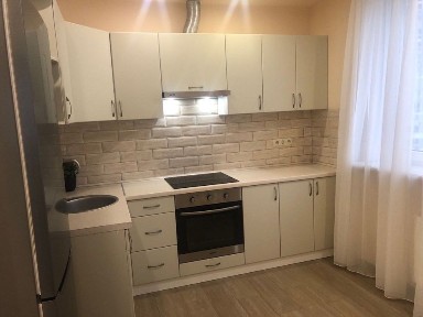 Гарна квартира в новому будинку. Поруч з метро.