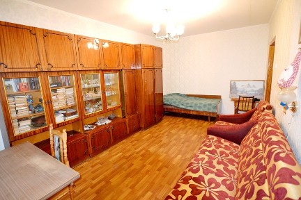 Здам 2 к. Виноградар, поряд Варшавский, Ретровіль, пров. Квітневий, 6