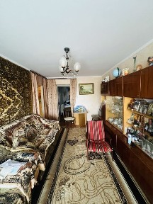 Продається трикімнатна з А/О