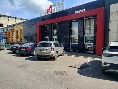 Оренда невеликого комерційного приміщення в розвиненій локації.