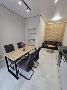 Здається в оренду велика однокімнатна квартира