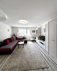 2-к. квартира з ремонтом та меблями за вул. Степана Буд