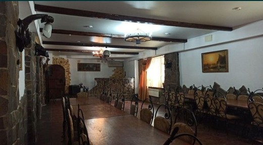 Здається діючий ресторан.