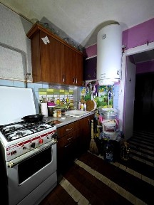 Продаються дві кімнати в гуртожитку між метро Нивки та Сирець