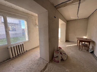 Продам велику 3к квартиру/можна під КОМЕРЦІЮ 79 м2 в м. Миронівка