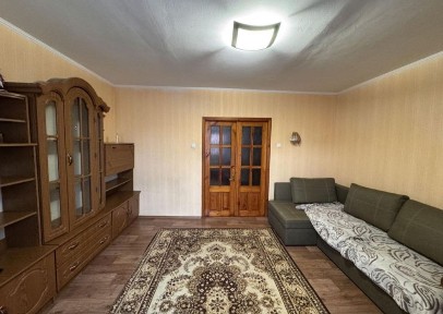 Сдам 2х ком 3й этаж газ длительно