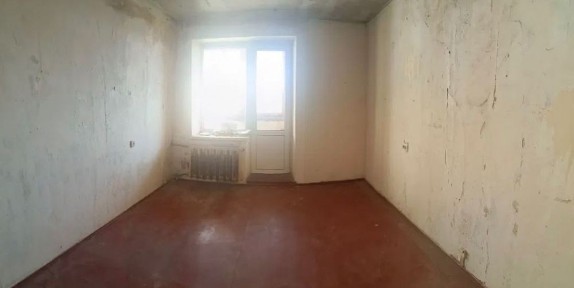 Продається стандартна 2 кімнатна квартира